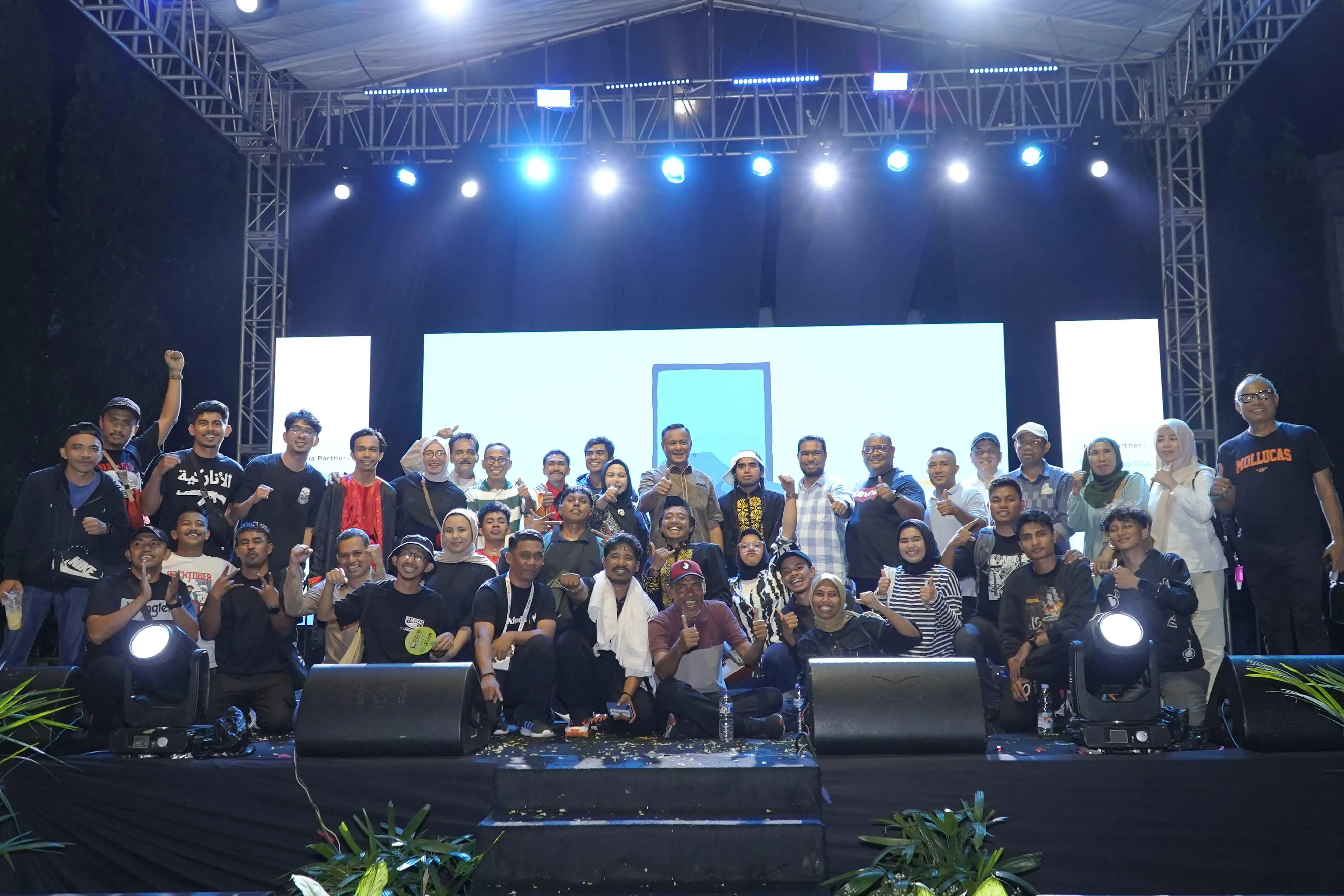 Tarian Kapita Tidore Dari PKPM Nuku Yogyakarta Guncangkan Indonesia Internasional Art Festival di Surabaya.